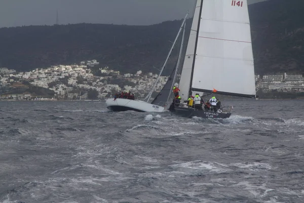 Bodrum Turkiet Februari 2018 Segelbåtar Seglar Blåsigt Väder Egeiska Havets — Stockfoto