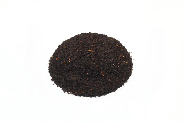 Trockene Schwarze Teeblätter Isoliert Auf Weißem Hintergrund Ansicht Von Oben — Stockfoto