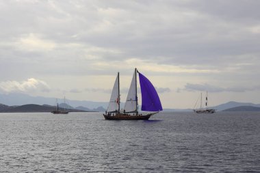 Bodrum, Türkiye, 21 Ekim 2025: Bodrum Yelkenli Kupası, Gulet Tahta Yelkenli ve yelkenli yarışı.