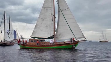 Bodrum, Türkiye, 21 Ekim 2025: Bodrum Yelkenli Kupası, Gulet Tahta Yelkenli ve yelkenli yarışı.