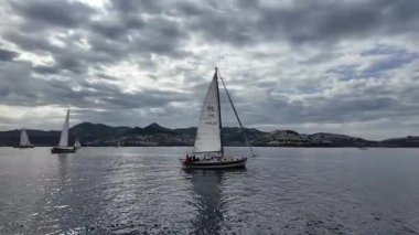 Bodrum, Türkiye, 21 Ekim 2025: Bodrum Yelkenli Kupası, Gulet Tahta Yelkenli ve yelkenli yarışı.