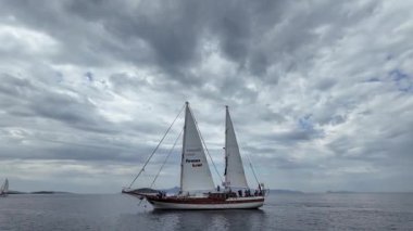 Bodrum, Türkiye, 21 Ekim 2025: Bodrum Yelkenli Kupası, Gulet Tahta Yelkenli ve yelkenli yarışı.