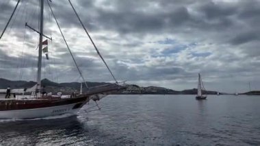 Bodrum, Türkiye, 21 Ekim 2025: Bodrum Yelkenli Kupası, Gulet Tahta Yelkenli ve yelkenli yarışı.