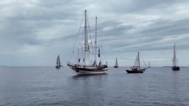 Bodrum, Türkiye, 21 Ekim 2025: Bodrum Yelkenli Kupası, Gulet Tahta Yelkenli ve yelkenli yarışı.