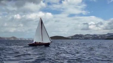 Bodrum, Türkiye, 24 Ekim 2025: Bodrum Yelkenli Kupası, Gulet Tahta Yelkenli ve yelkenli yarışı.