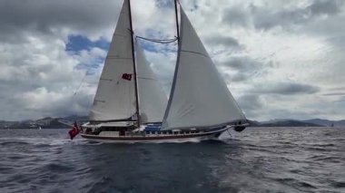 Bodrum, Türkiye, 24 Ekim 2025: Bodrum Yelkenli Kupası, Gulet Tahta Yelkenli ve yelkenli yarışı.