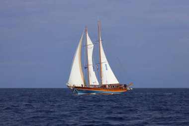 Bodrum, Türkiye, 24 Ekim 2025: Bodrum Yelkenli Kupası, Gulet Tahta Yelkenli ve yelkenli yarışı.