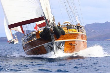 Bodrum, Türkiye, 24 Ekim 2025: Bodrum Yelkenli Kupası, Gulet Tahta Yelkenli ve yelkenli yarışı.