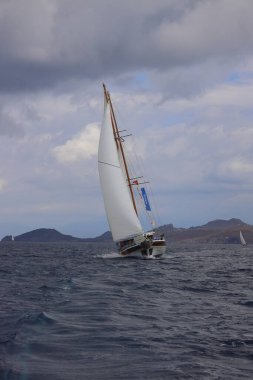 Bodrum, Türkiye, 24 Ekim 2025: Bodrum Yelkenli Kupası, Gulet Tahta Yelkenli ve yelkenli yarışı.