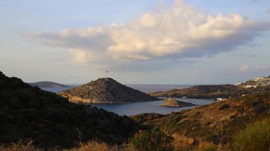 Ünlü tatil beldesi Bodrum 'un Gmlk mahallesinin zaman aşımına uğramış görüntüsü bulutların altından