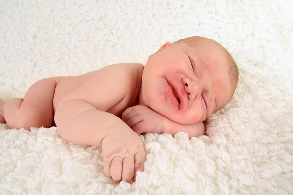 Bebê recém-nascido com dor — Fotografia de Stock