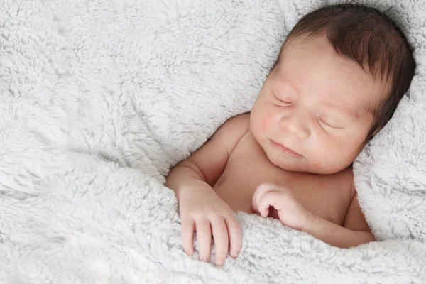 Pasgeboren babyjongen — Stockfoto