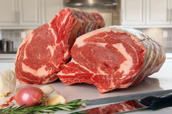 Prime rib ruwe rundvlees — Stockfoto