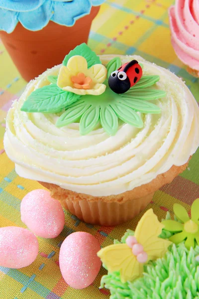 Cupcake with flower and ladybug — Stock Photo, Image