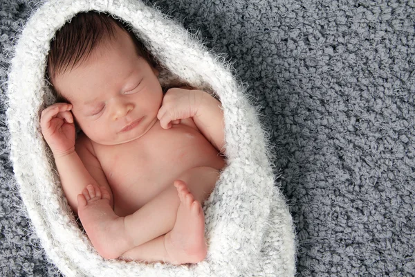 Bebê recém-nascido menina — Fotografia de Stock