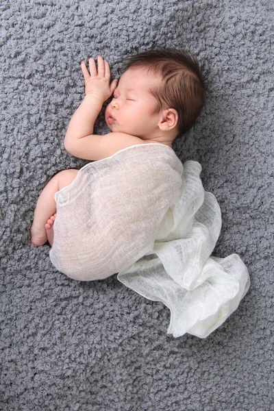 Bebê recém-nascido menina — Fotografia de Stock
