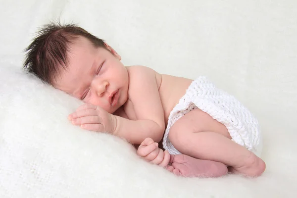 Pasgeboren babymeisje — Stockfoto
