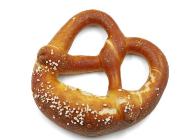 Beyaz arkaplanda izole edilmiş taze pişmiş kraker, üst manzara