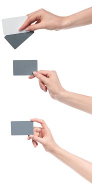 Beyaz arka planda izole edilmiş boş kartvizitli beyaz kadın elleri. Tasarımcılar için boş