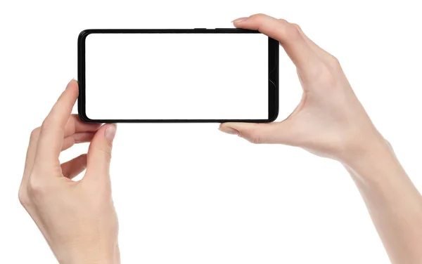 空白の画面で黒の新しいスマートフォンを保持女性の手は白い背景を隔離しました 携帯電話のクリッピングパスを使って — ストック写真