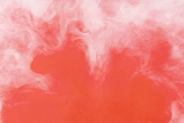 Arka planda kanlı lekeler var. Lekeli. Kırmızı duman arka planı. Suyun arka planında suluboya kırmızı. Suda kırmızı hareket mürekkebi