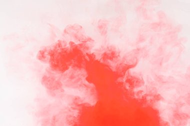 Arka planda kanlı lekeler var. Lekeli. Kırmızı duman arka planı. Suyun arka planında suluboya kırmızı. Suda kırmızı hareket mürekkebi