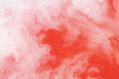 Arka planda kanlı lekeler var. Lekeli. Kırmızı duman arka planı. Suyun arka planında suluboya kırmızı. Suda kırmızı hareket mürekkebi