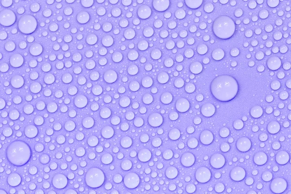 Wassertropfen Auf Violettem Hintergrund Hintergrundglas Das Mit Wassertropfen Bedeckt Ist — Stockfoto