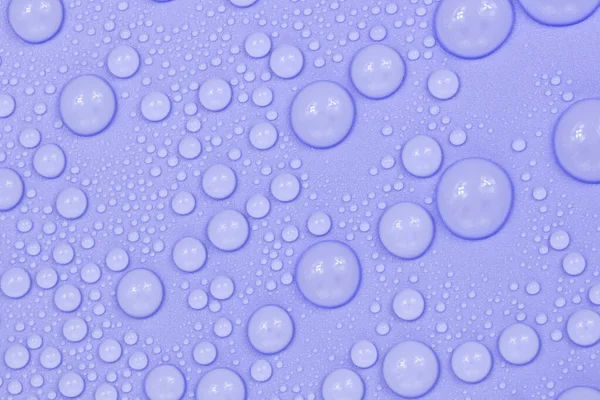 Wassertropfen Auf Violettem Hintergrund Hintergrundglas Das Mit Wassertropfen Bedeckt Ist — Stockfoto