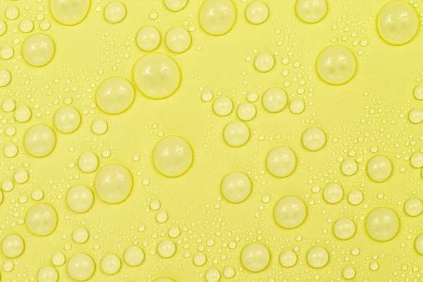 Вода Падає Жовту Текстуру Тла Задньому Плані Склянка Вкрита Краплями — стокове фото