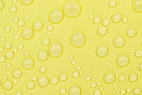 Вода Падає Жовту Текстуру Тла Задньому Плані Склянка Вкрита Краплями — стокове фото