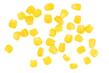 Beyaz arka planda izole edilmiş tatlı sarı mısır tohumları. Çiğ taze mısır dokusu yakından geliyor. makro