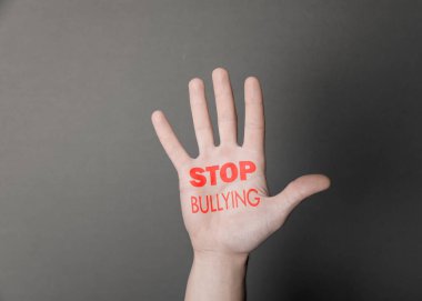 Man Han 'a sataşmayı bırak.