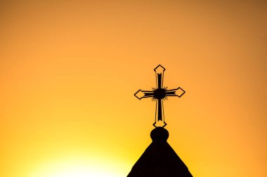 Bir haç silueti Akşam ışığı gökyüzü