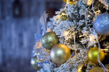 Noel balosuyla Noel ağacı