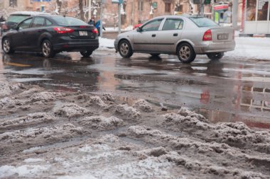 Şehirde şiddetli kar yağışı, karlı buzlu yol