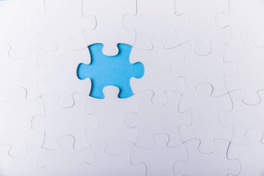 Eksik parçası ve iş konsepti olan bir yapboz bulmacası