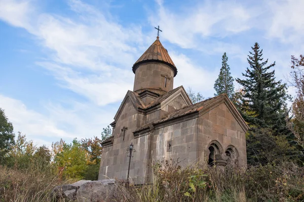 Igreja Cristã Velha Com Floresta Armeni — Fotografia de Stock