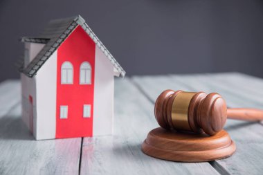Gayrimenkul, ev modeli ve yargıç masasında!