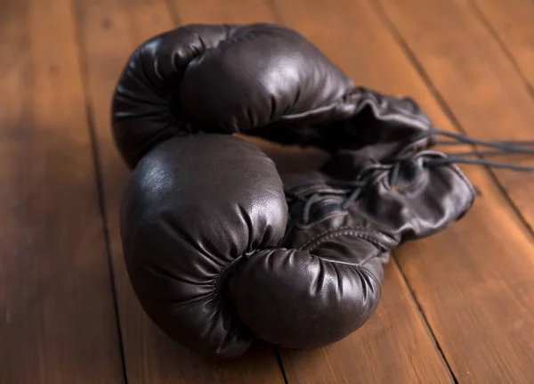 Gant Boxe Sur Fond Table Bois Brun — Photo