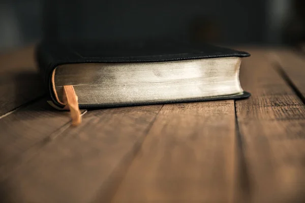 Santa Biblia Sobre Fondo Mesa Madera — Foto de Stock