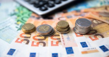 Para üzerinde hesap makinesi olan sikkeler