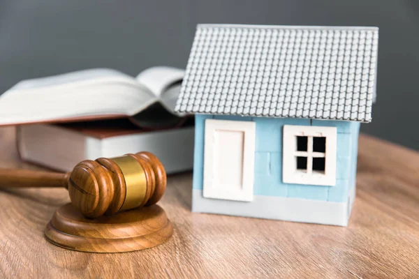 Law Concept Judge House Model Law Boo — Stock Photo, Image
