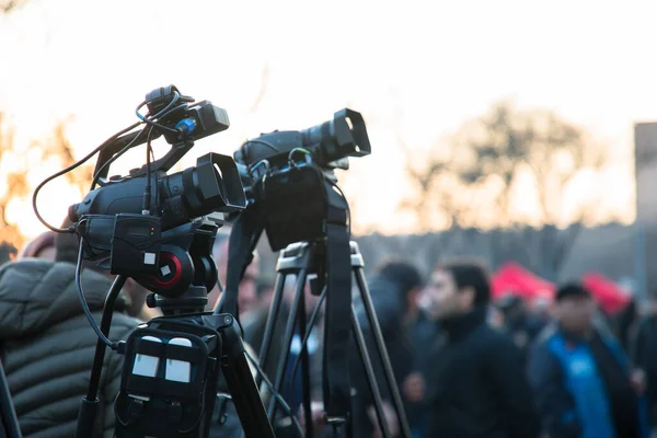 Covering an event with a video camera in stree