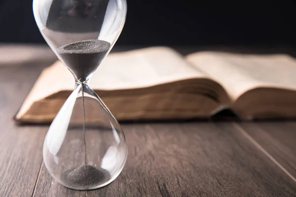 Kum saati geri sayımı açık.