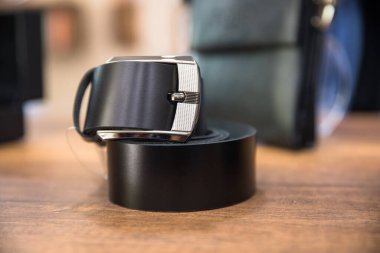 Sho 'daki adam için kemer