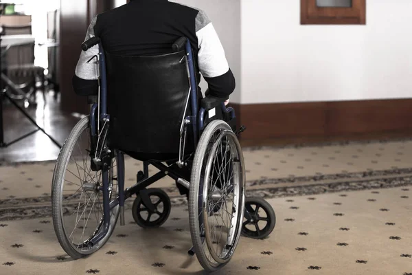 Ancianos Discapacitados Sentados Una Silla Ruedas Hal — Foto de Stock