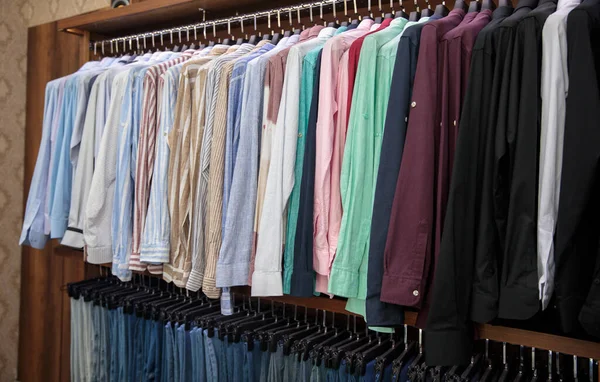 Camisas Color Hombre Centro Comercial —  Fotos de Stock