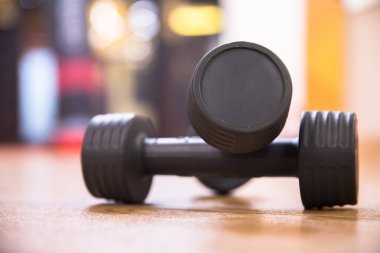 Modern teknolojinin arka planında dambıllar