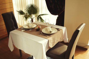 Modern restoranda masanın ayrıntıları (restoran)